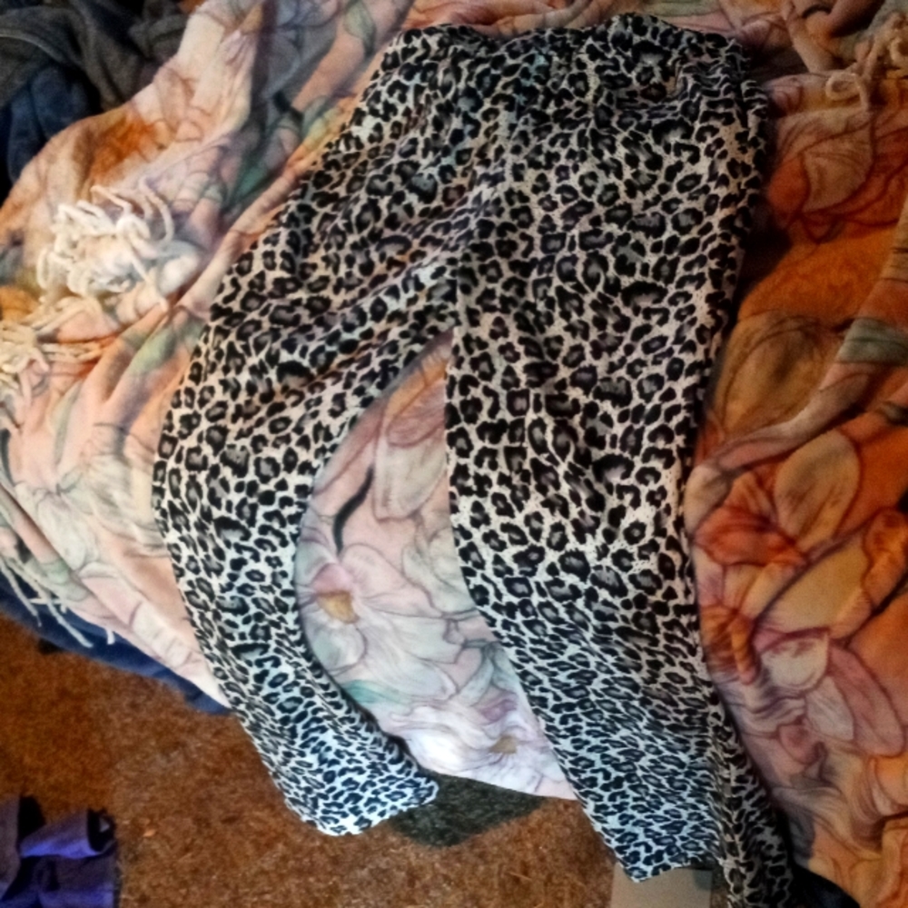 Leggings daughter bought wrong size willing to trade for anything vs pink